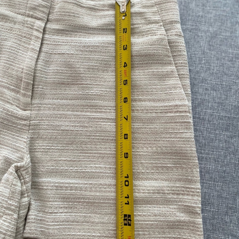 Loft Women's beige and white Shorts Textured 15 inch wide and 13 inch Length - Picture 8 of 8